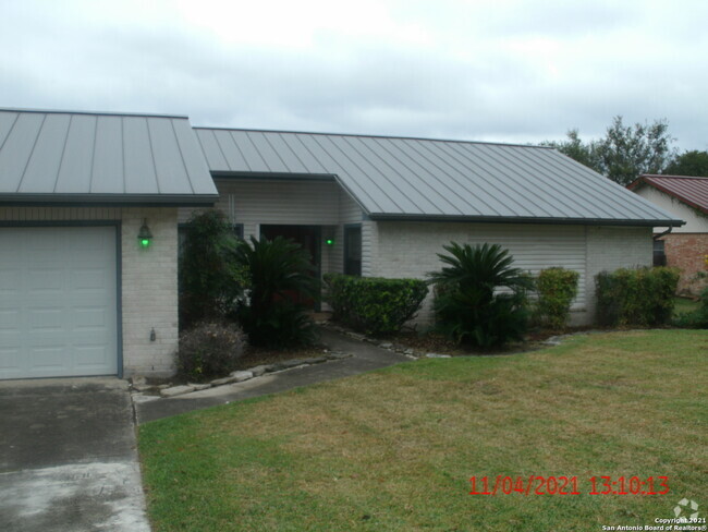 Building Photo - 5715 Oolooteka Dr Rental