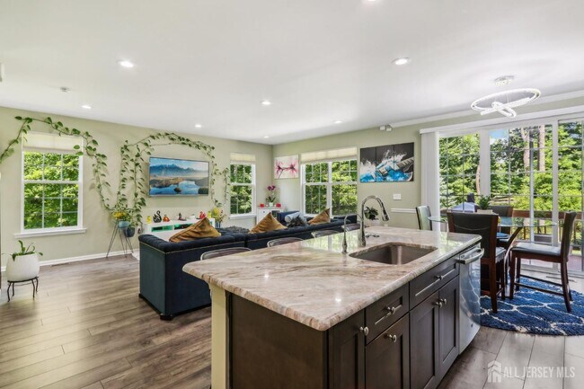 Photo - 206 Shields Ct