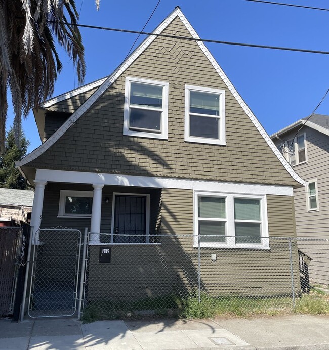 Building Photo - 812 20th St Unit 0812