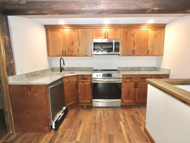 208 W Main St
