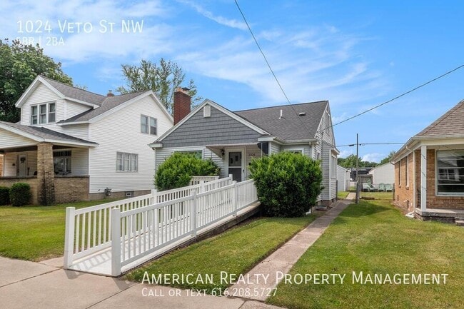 Building Photo - 1024 Veto St NW