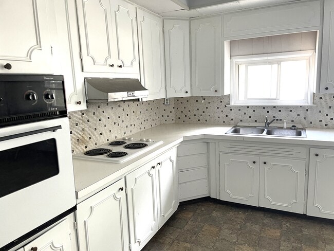 Photo - 257 W 8th St Unit 4