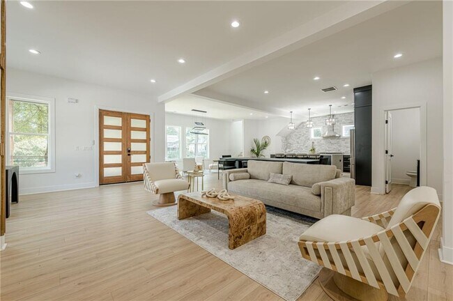 Photo - 34 Candler Rd NE