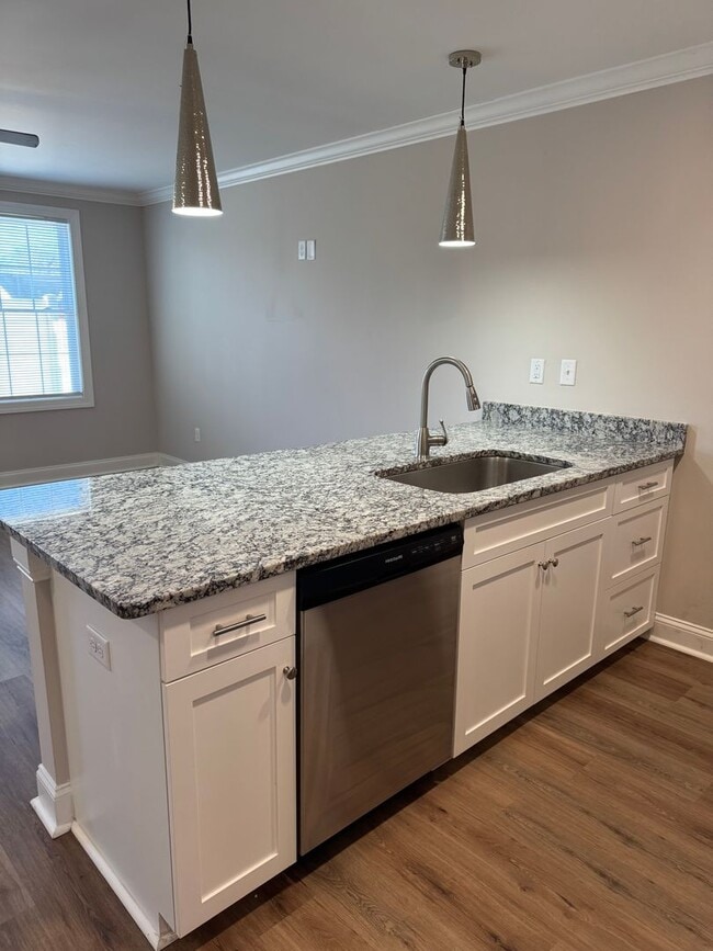 Photo - 1006 10th Ave NE