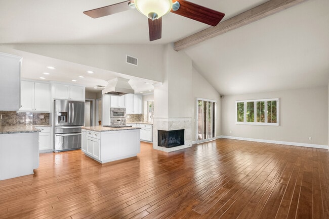 Building Photo - 9835 Columbus Ave Rental