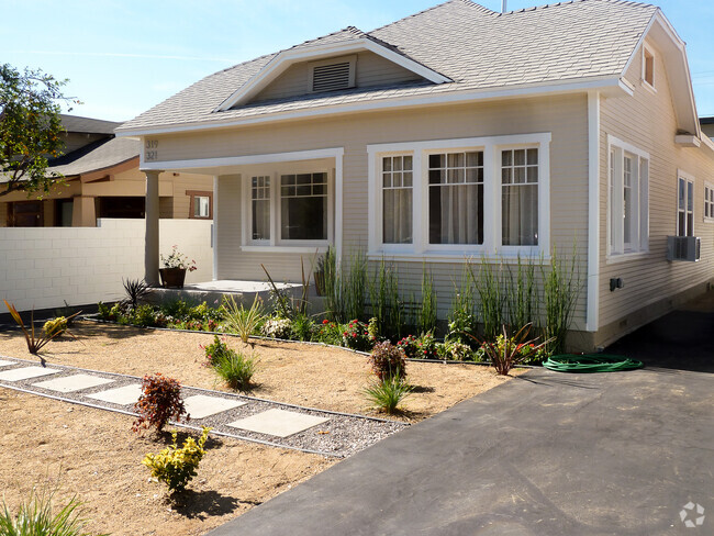 Building Photo - 321 Heliotrope Dr Rental