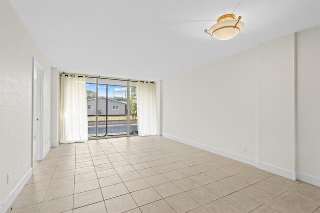 Photo - 111 Royal Pk Dr Unit 1C