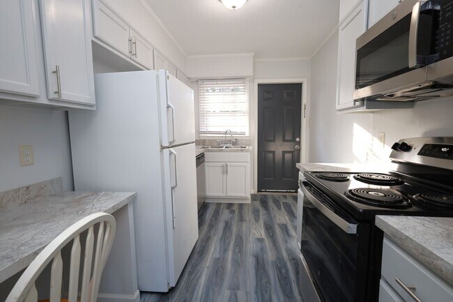 Photo - 2304 Bemiss Rd