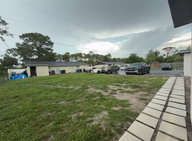 Photo - 7059 Brentford Rd
