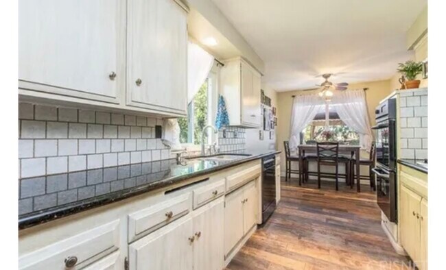 Photo - 9558 Swinton Ave