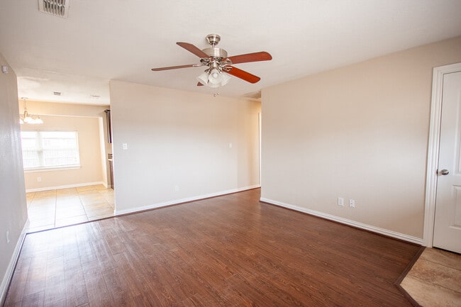 Photo - 2912 Vohs Pl