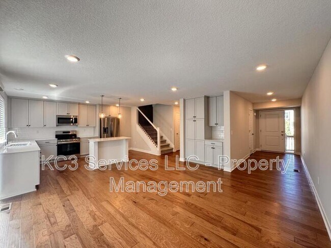 Photo - 3716 SW Maryville Pl