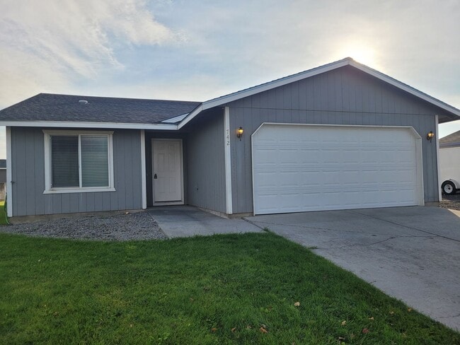 Building Photo - 1/2 OFF NOVEMBER RENT - 4 Bedroom House in...