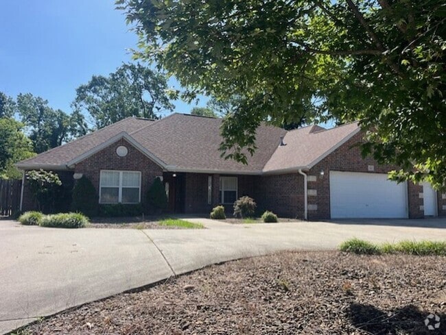 Building Photo - Bentonville 4 bedroom 3 car garage home ne...