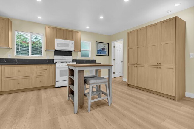 3964 La Salle Ave