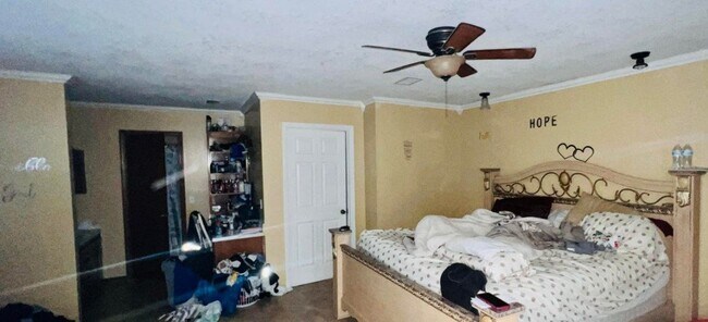 Photo - 302 Bernard Rd