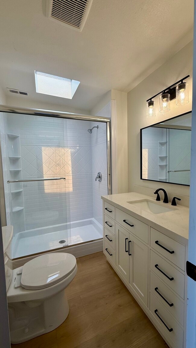Remodeled master bathroom ensuite - 935 Sapphire St