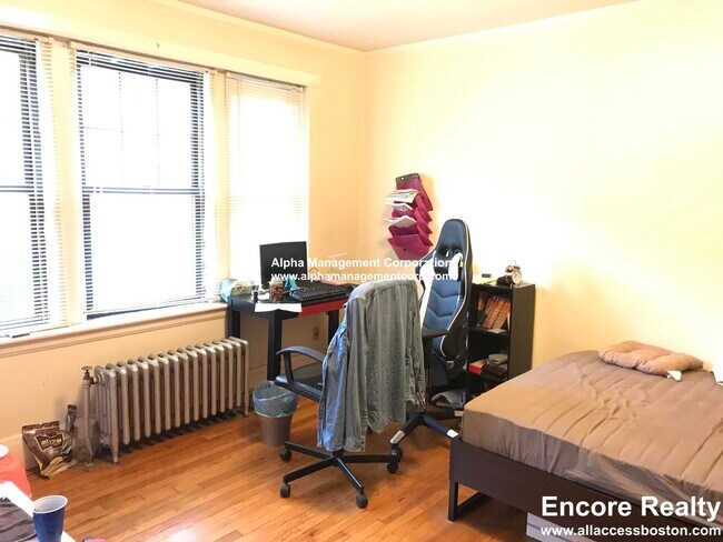 Building Photo - 349 Pleasant St Unit A1-9