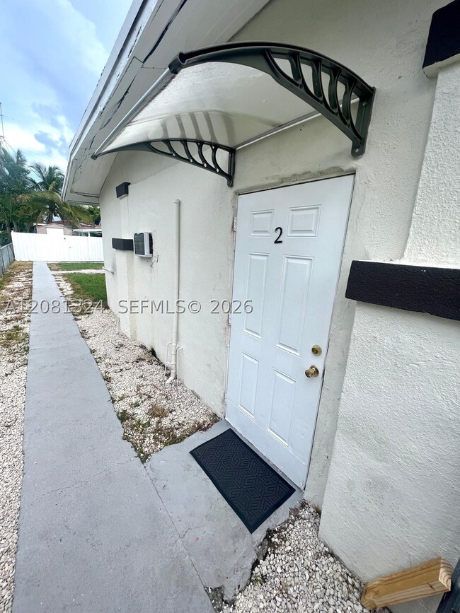 2224 SW 11th St Unit 2