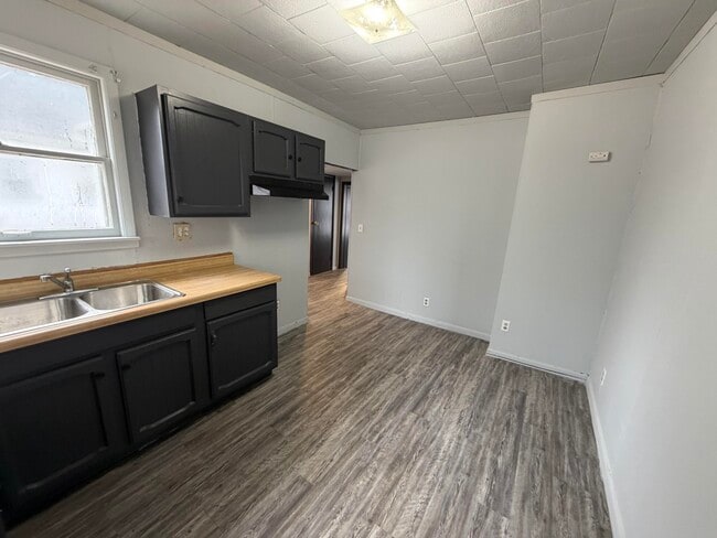 Photo - 1002 Williams-W