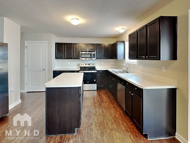 Photo - 335 Cloverhill Dr