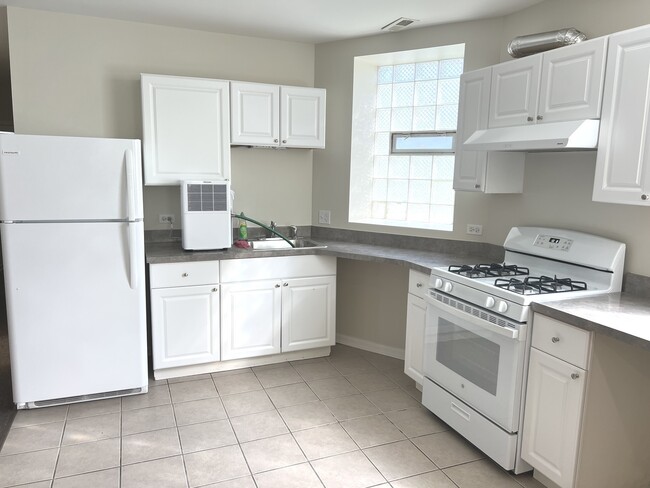 Photo - 4822 W Berteau Ave