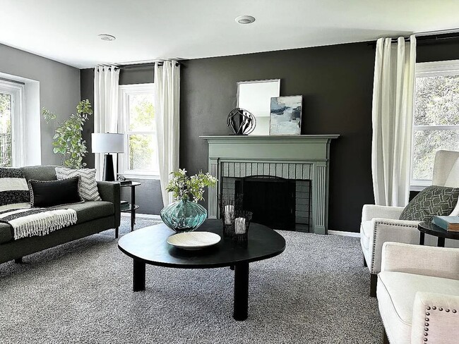 Photo - 340 Crescent Ln