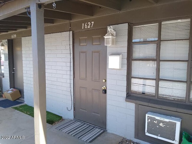 Building Photo - 1627 E Pinchot Ave