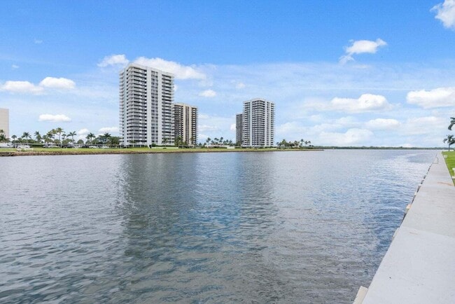 Photo - 20 Yacht Club Dr Unit 405