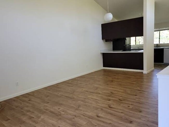 Building Photo - 395 Brockhurst Dr Unit #1701 W 3rd St