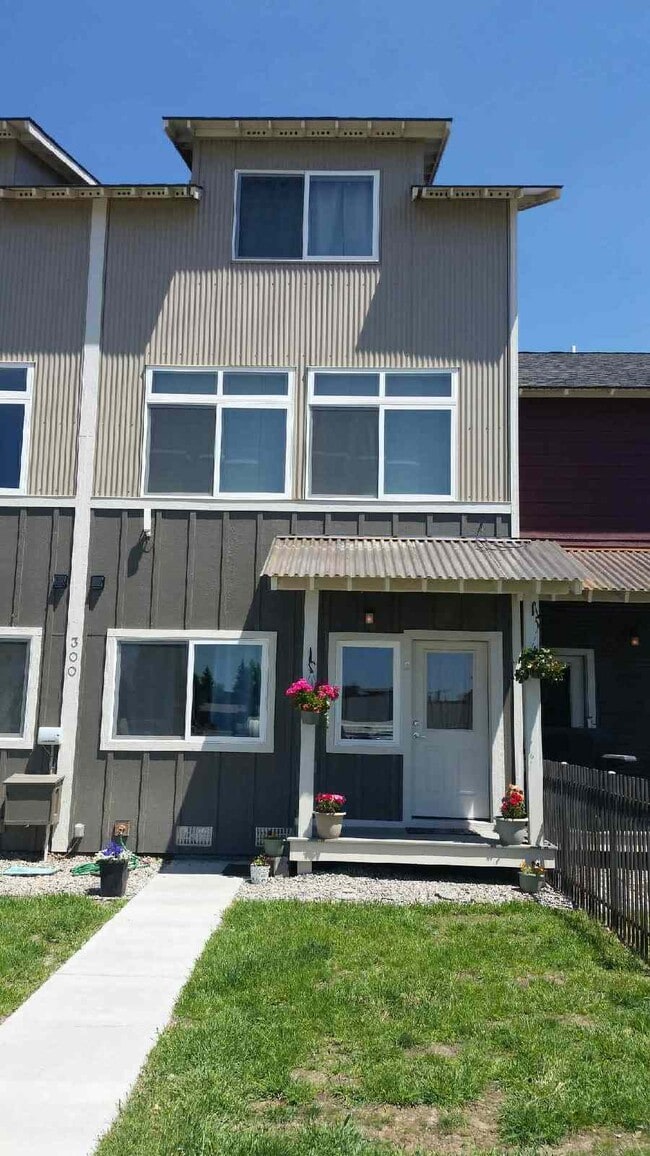 Photo - 300 Van Tuyl Cir, Unit C