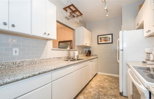 Building Photo - 3284 Holly Hall St Unit 3284