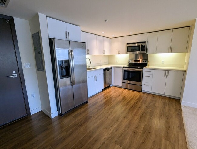 Photo - Symphony 2 Bed, 2 Bath, 1 Parking, Mountain views in Kakaako Unit 811