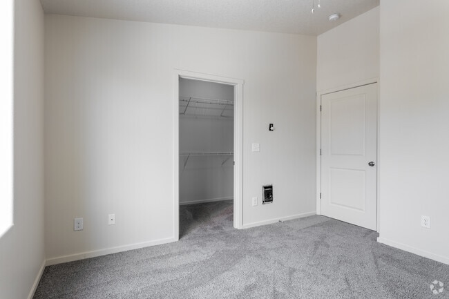 1BR, 1BA - 714 SF