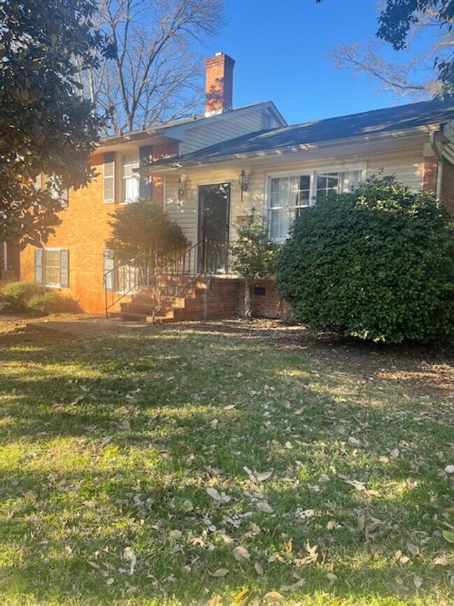 Photo - Split level 4 bedroom in Madison Park