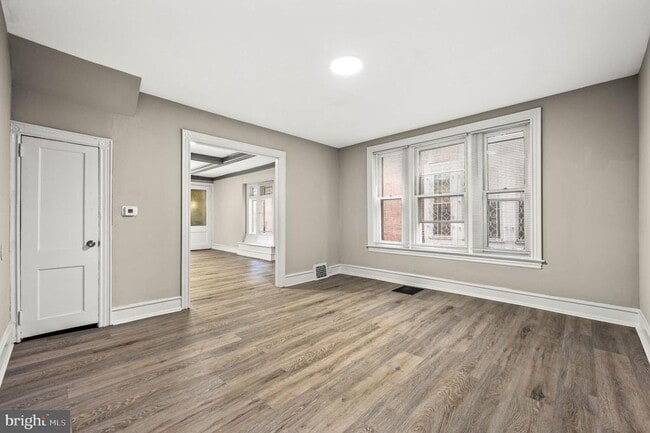 Photo - 5011 Larchwood Ave