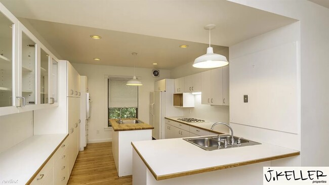 Photo - 1707 Broadway St