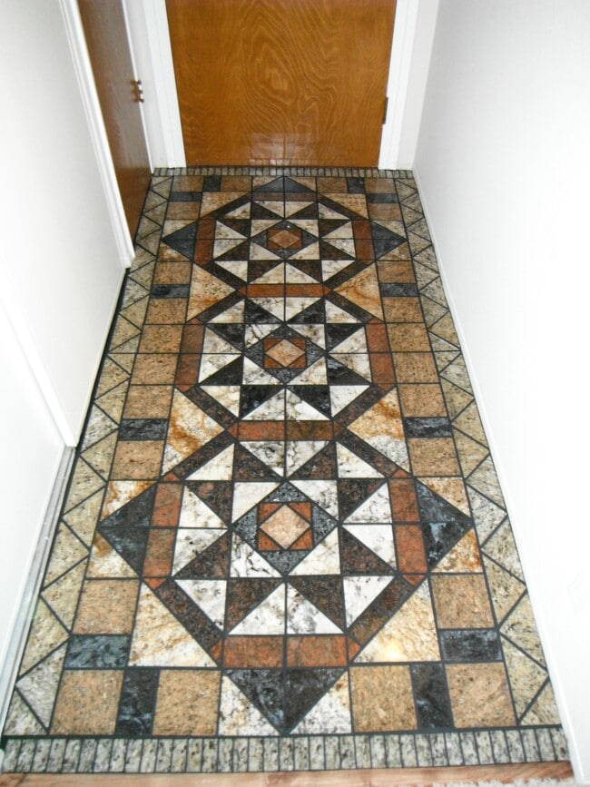 Granite Mosaic Entry - 180 Dakota Ave Unit 62