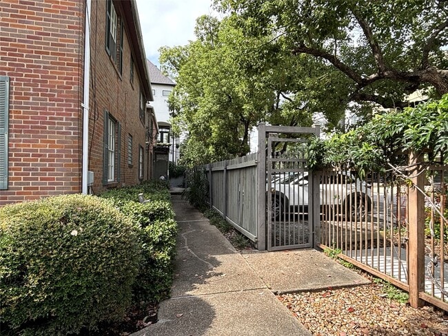 Photo - 1840 Branard St Unidad 2