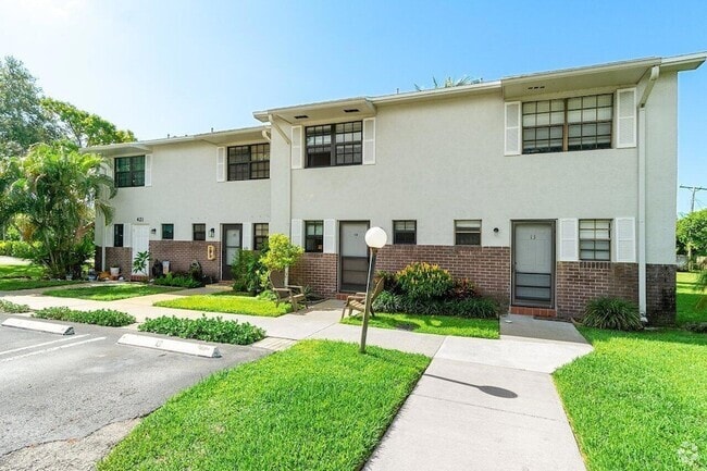 Building Photo - 421 N Cypress Dr Rental
