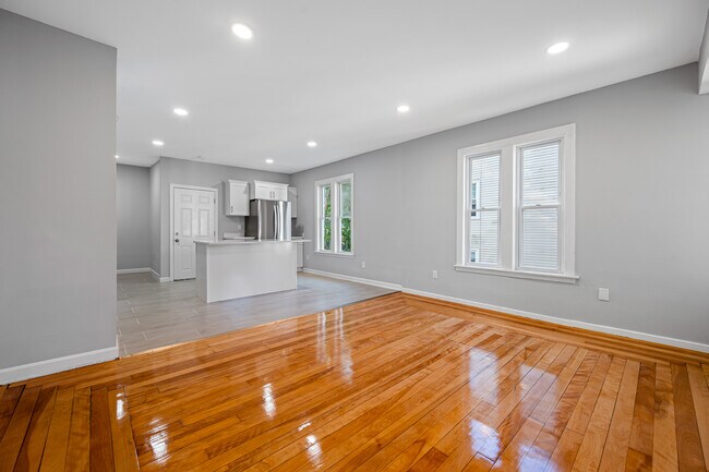 Photo - 155 Eastern Ave Unidad 2