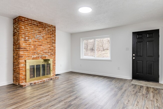 Building Photo - Available NOW - Private 2 Bedroom Home w/ Beautiful Updates!