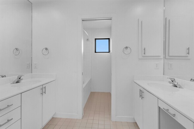 Photo - 5105 Lillian St