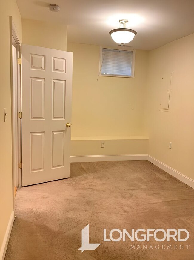 Photo - Spacious 2 Bed English Basement!  APPLY TO...