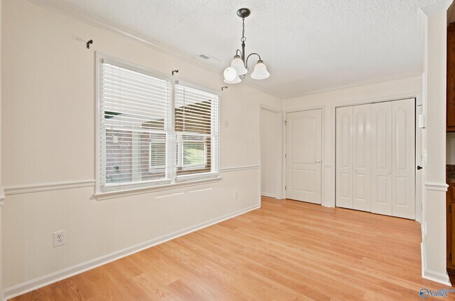135 Castleton Dr
