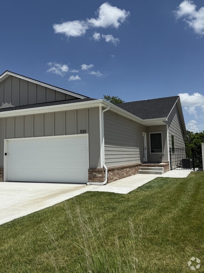 Building Photo - 1120 N Joye St Rental
