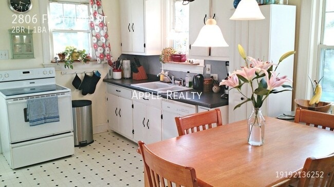 Photo - 2806 Farthing St