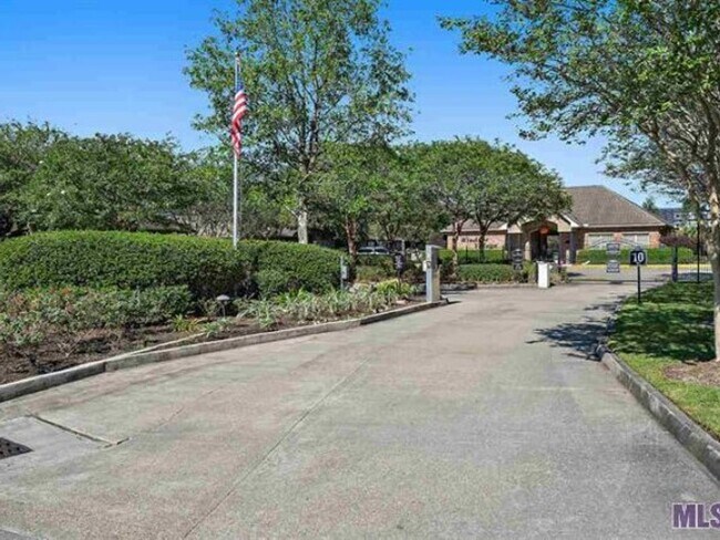 Photo - Windsor Village