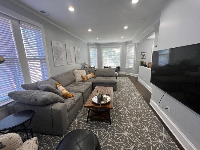 Photo - 3327 N Hamilton Ave Unit 2F