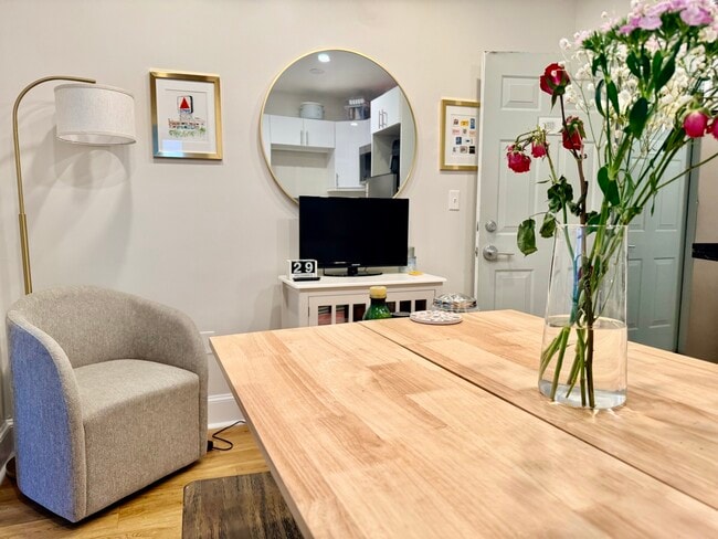 Photo - 829-833 Beacon Unit 5D Unit 5D